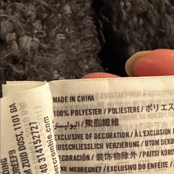 Abercrombie & Fitch πhost pickππknitted infinity scarf in shades of charcoal - Picture 5 of 6